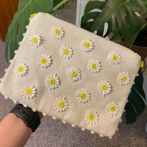 White daisy patterned clutch/purse
